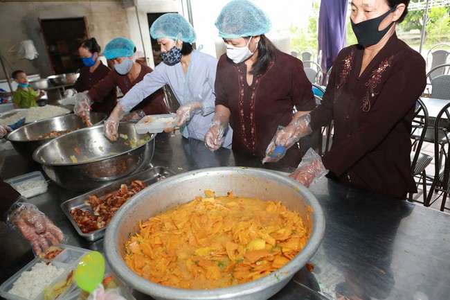 Charity of  Dong Cao pagoda